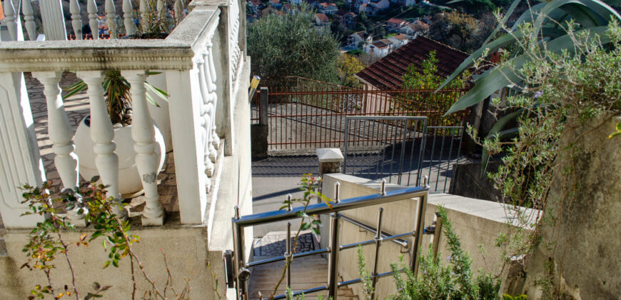 Porodična stambena kuća, Srbina, Herceg Novi