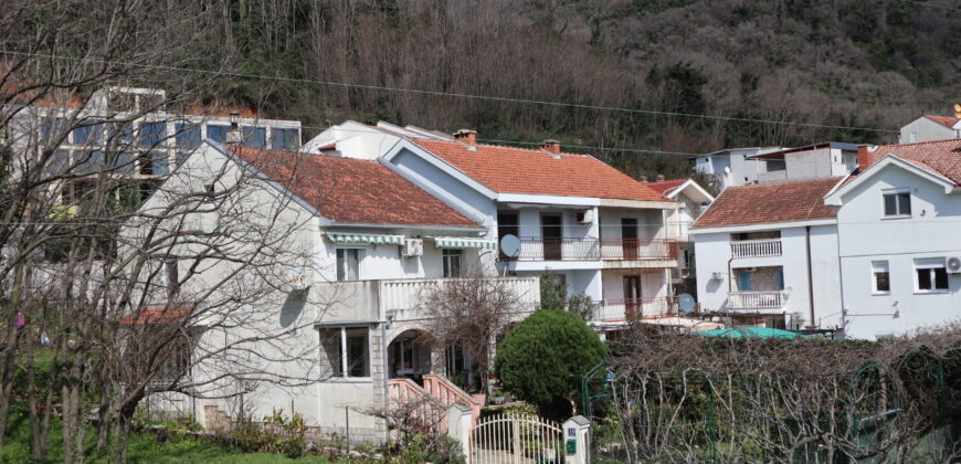 Porodična stambena kuća s pogledom na more-Bijela ,Herceg Novi