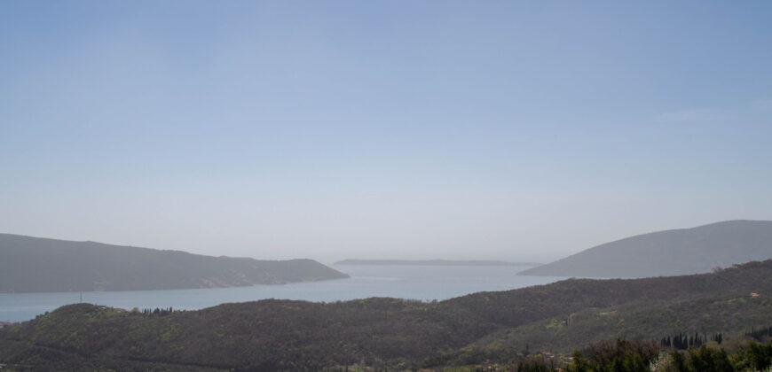 Porodična kuća s pogledom na Bokokotorski zaliv- Sasovići,Herceg Novi