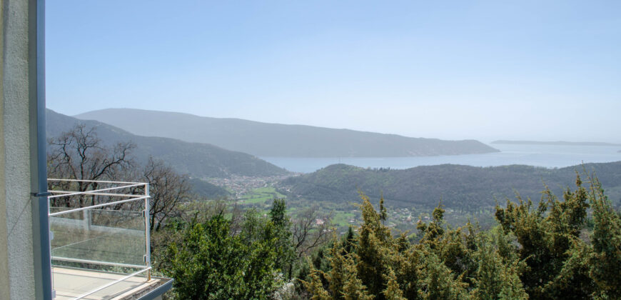 Porodična kuća s pogledom na Bokokotorski zaliv- Sasovići,Herceg Novi