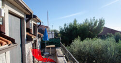 Porodična kuća s okućnicom i pogledom na more, Ponte Vesla,Luštica